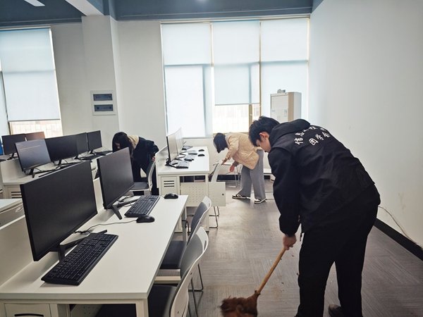 团员弘扬雷锋精神