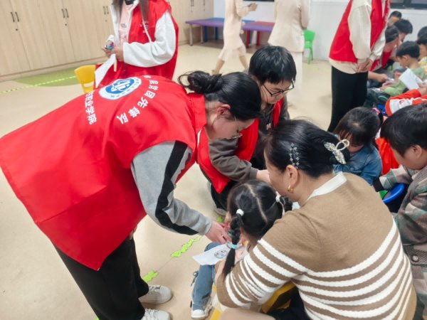 让我们一起走进这 独特的“点亮星灯