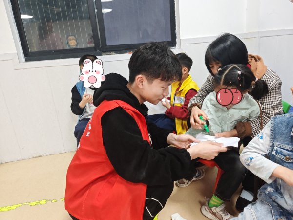 温暖童行”之旅吧 在第62个“学雷锋