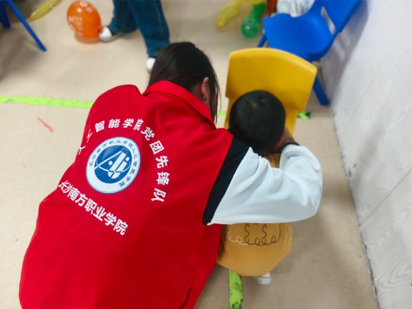 为弘扬雷锋精神