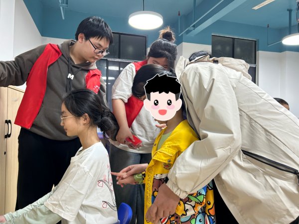 温暖童行”学雷锋主题志愿服务活动