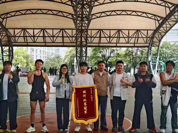 威廉娱乐官方网站最新活动副院长肖尧